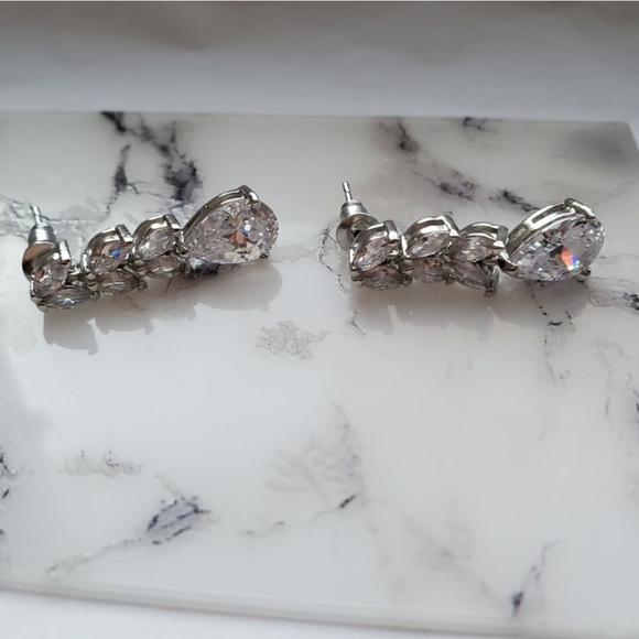 New Gorgeous White Sapphire Drop Earrings - Picture 9 of 9